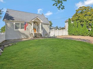 78 Lenox Rd, West Babylon, NY 11704