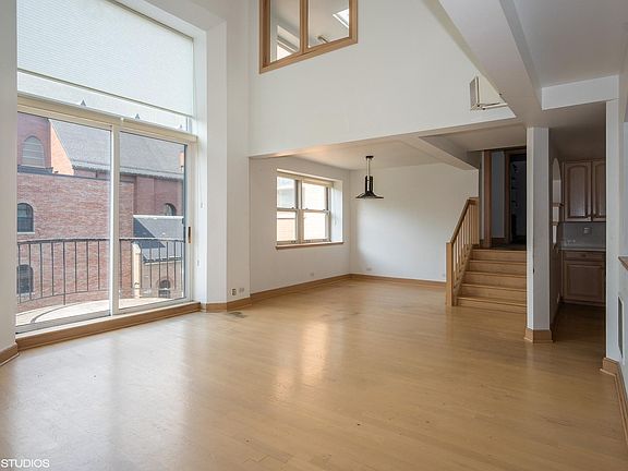 5th image of 1660 N Hudson Ave APT 3C