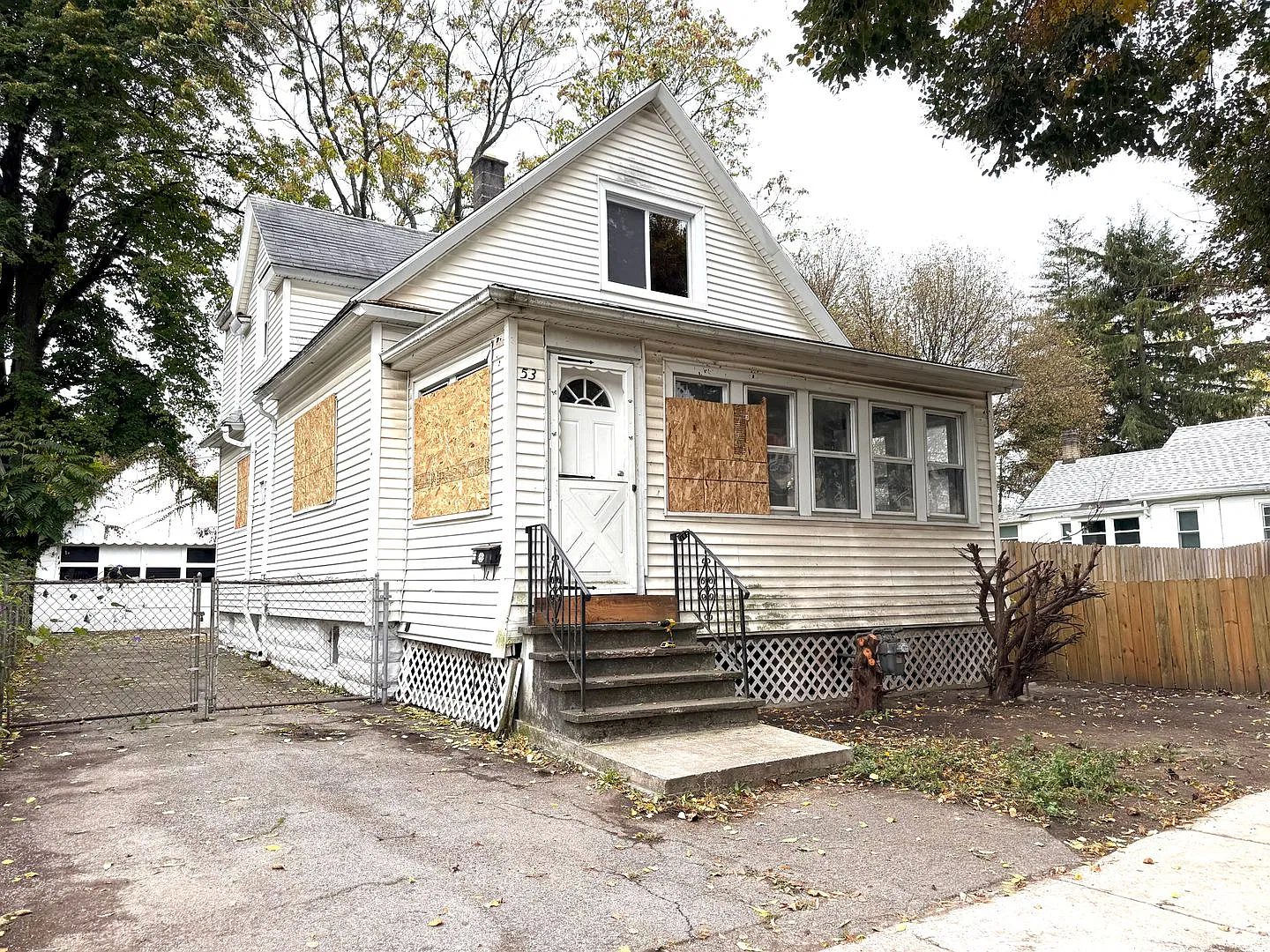 Great Condition Single Family W/ Lots To Offer For Rent — Photo 3