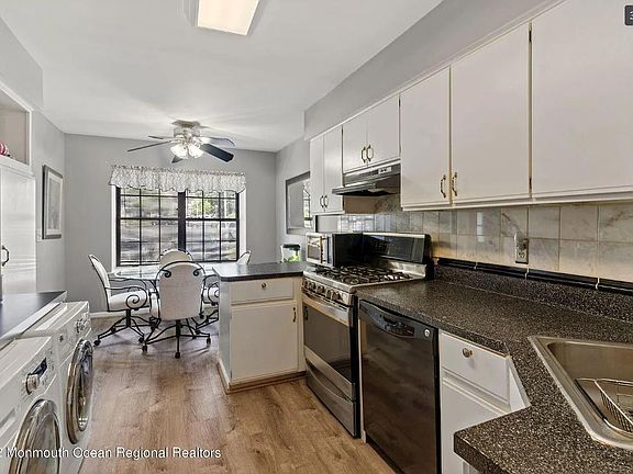 3rd image of 302 Santa Anita Ln #302