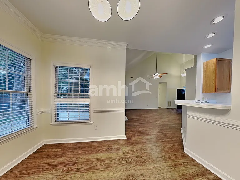 102 Selsey Dr — Photo 6