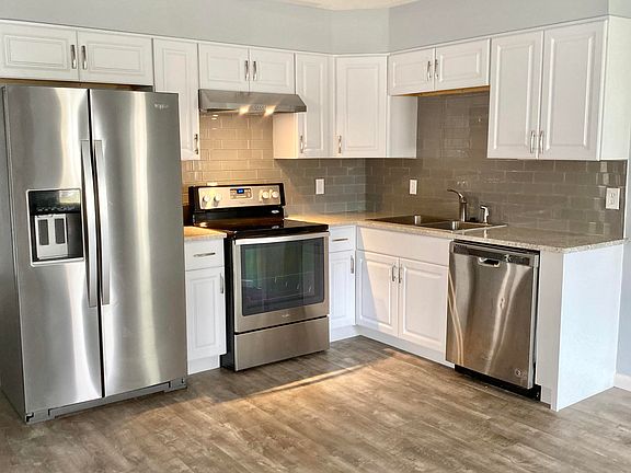 2nd image of 810 10th Ave S