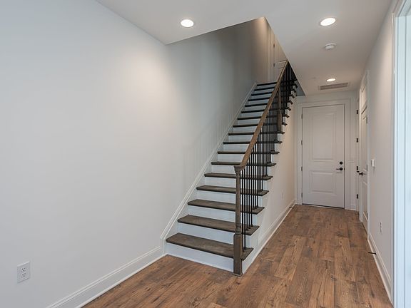 5th image of 412 W 6th St