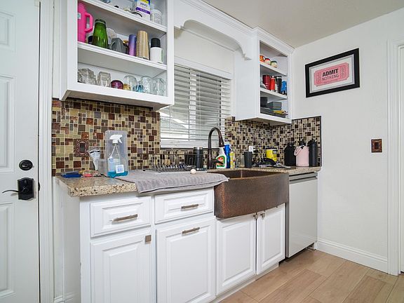 3rd image of 8567 Bradshaw Rd