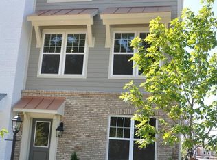 43973 Eastgate View Dr, Chantilly, VA 20152