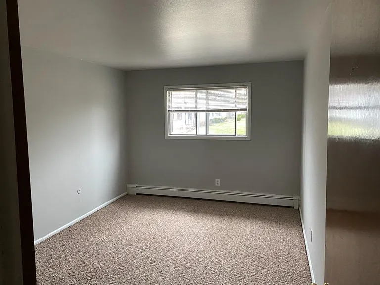 Kemper Manor Apartments — Photo 18