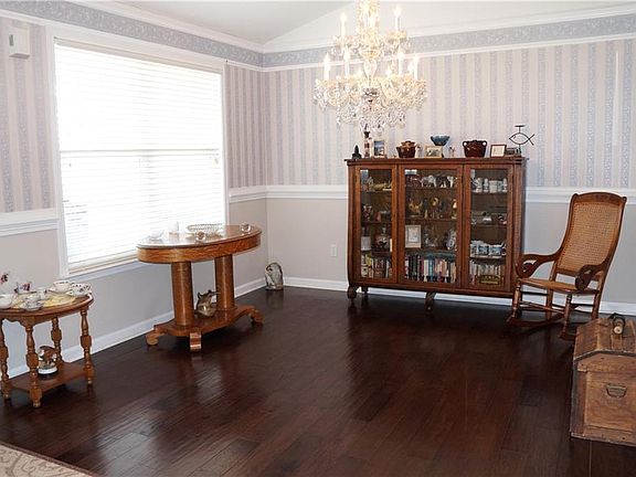 3rd image of 104 Glen Arbor Dr