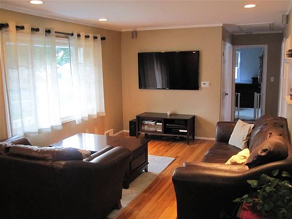 5th image of 39 S Seymour Ave