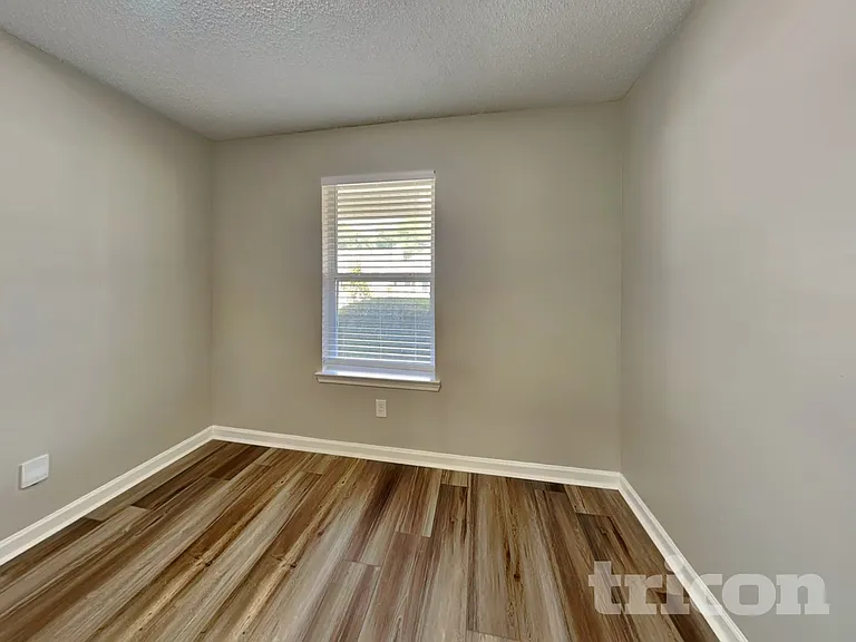 605 Tramore Ct — Photo 14