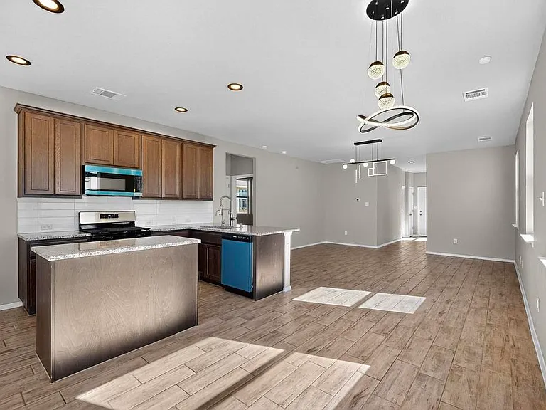 189 Fabion St — Photo 5
