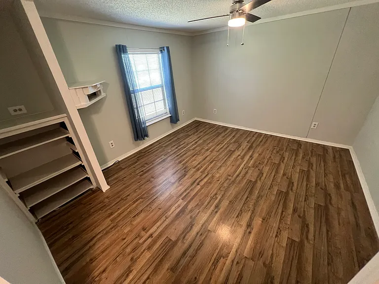 192 Elgin Dr — Photo 11