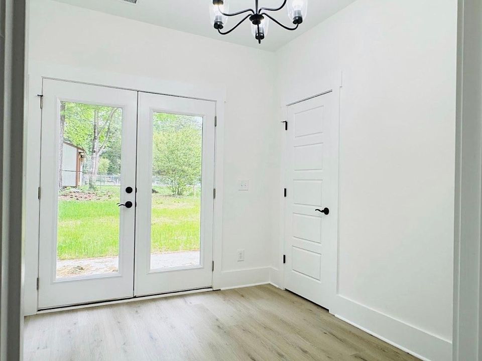 2nd image of 409 W Norman Ave
