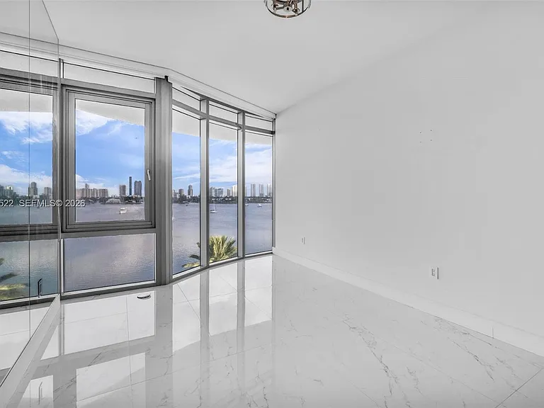 17111 Biscayne Blvd #411 — Photo 30