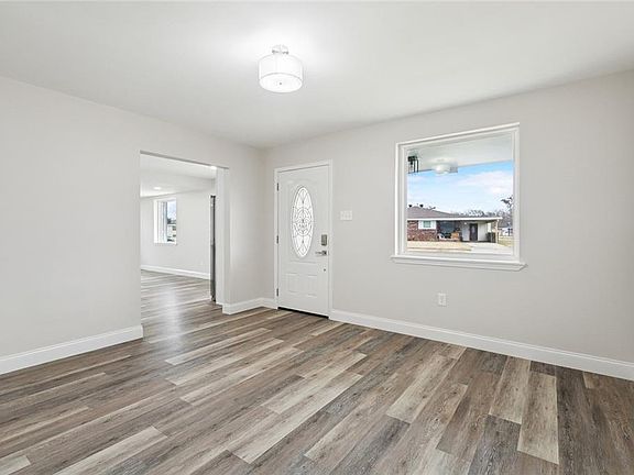 3rd image of 1712 Dogwood Dr
