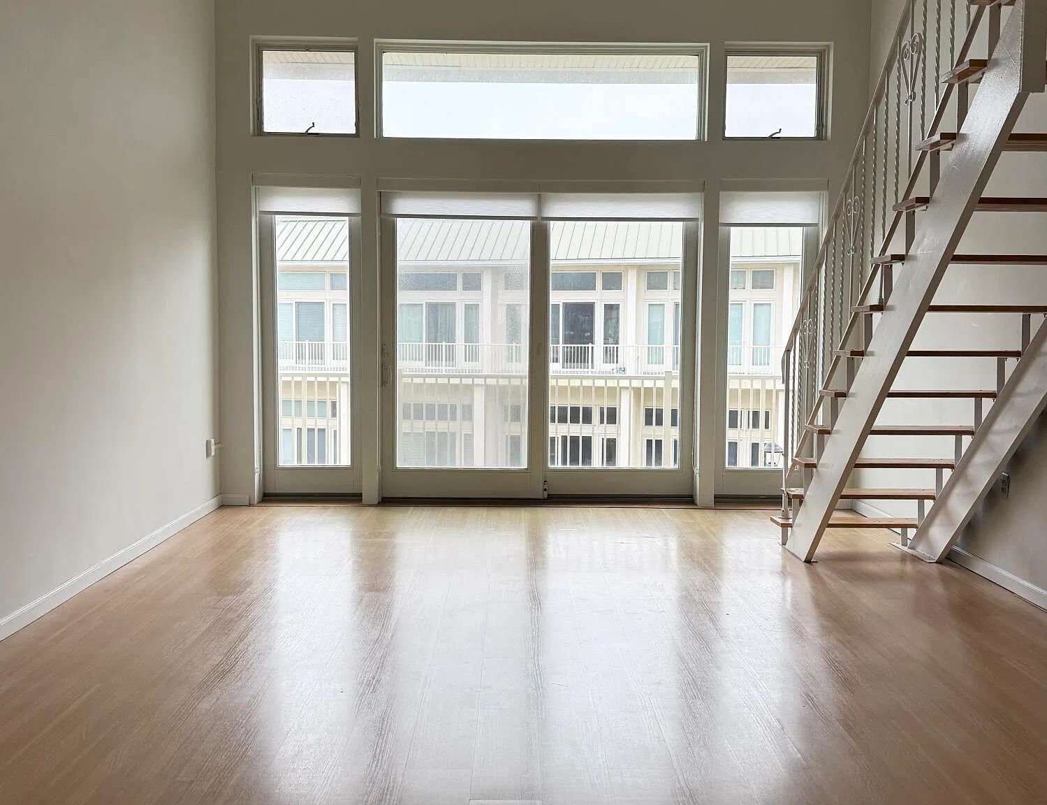 1 bed, 1.5 bath, 1000 sqft, $3,200 — Photo 1
