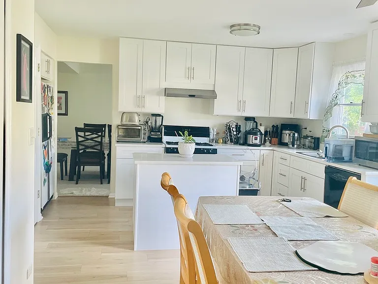 237 Biscayne St — Photo 9