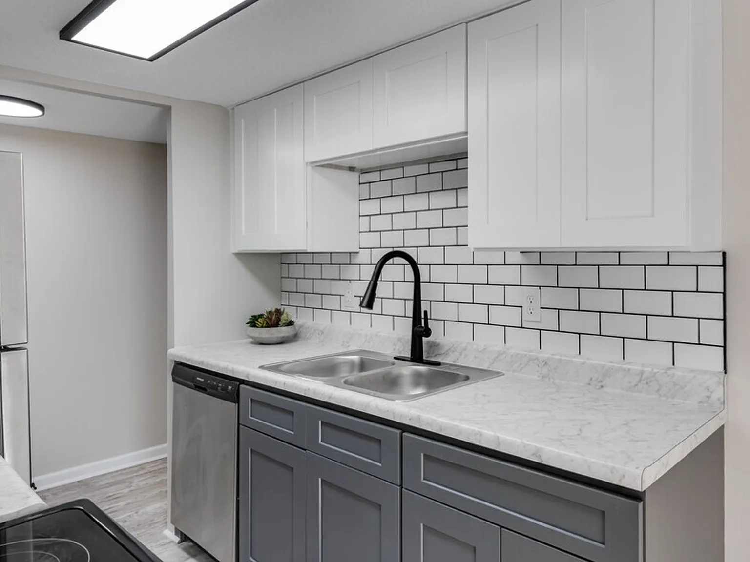 Emerald Square Villas — Photo 2