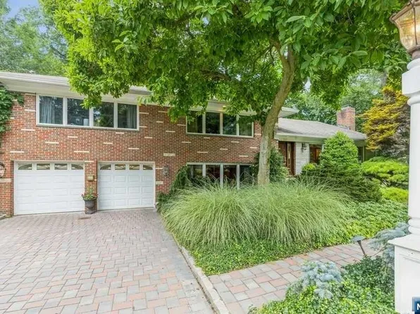150 Beacon St, Haworth, NJ 07641