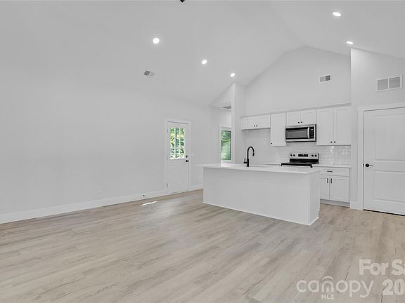 4th image of 3425 Mission Dr