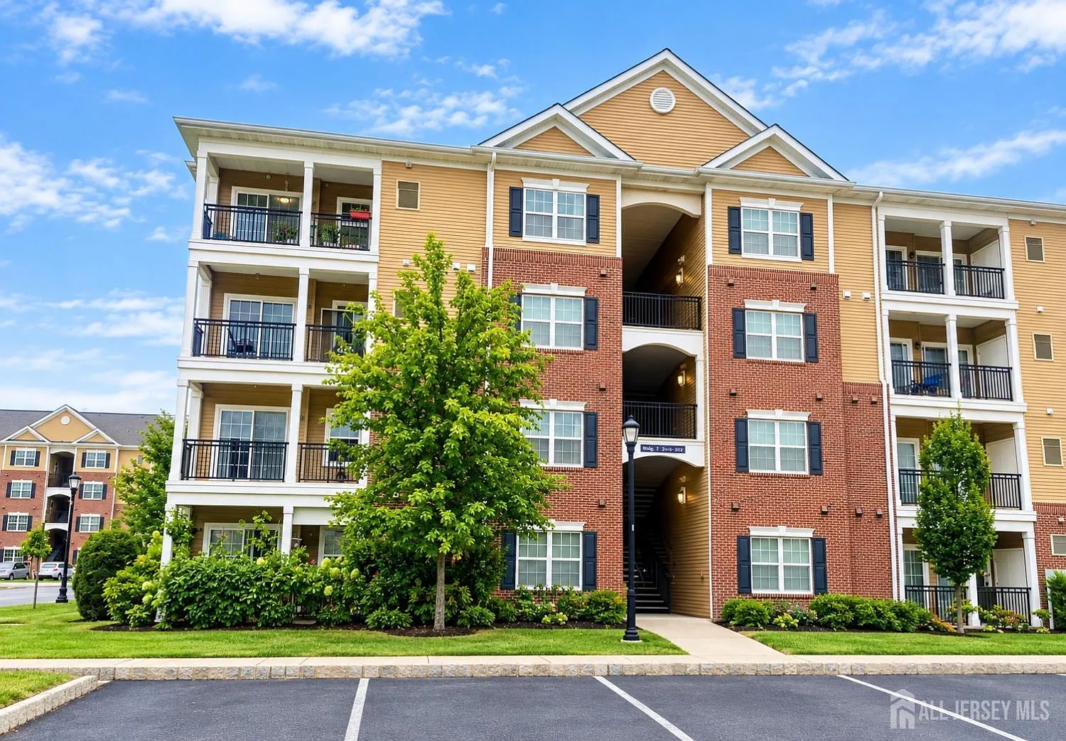 2 bed, 2.0 bath, 1150 sqft, $2,600 — Photo 1