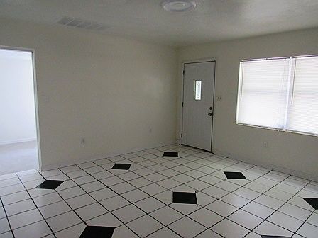 3rd image of 3431 Paris Pl