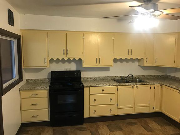 2nd image of 140 Conklin Ave