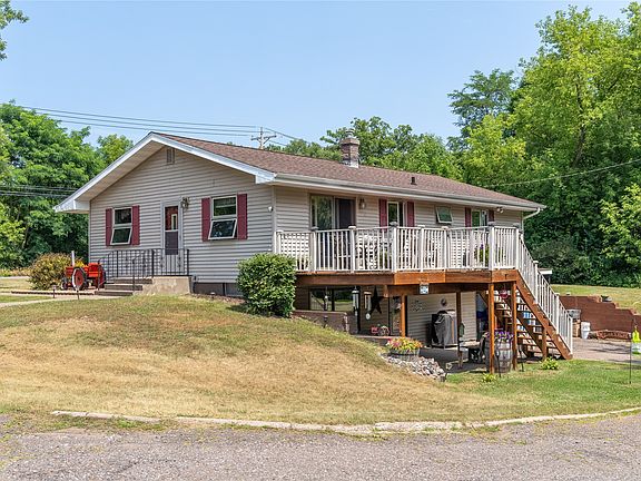3rd image of 920 Menasha Avenue E