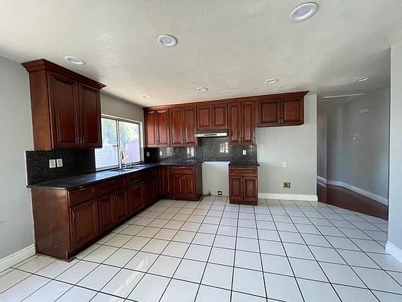 4th image of 593 Independence Dr