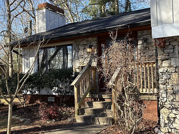 4th image of 161 Scarlet Dr