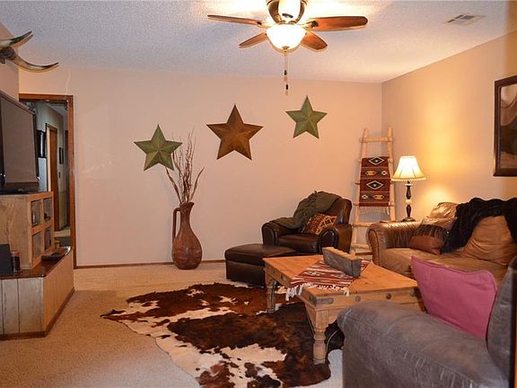 4th image of 19708 Persimmon Ln