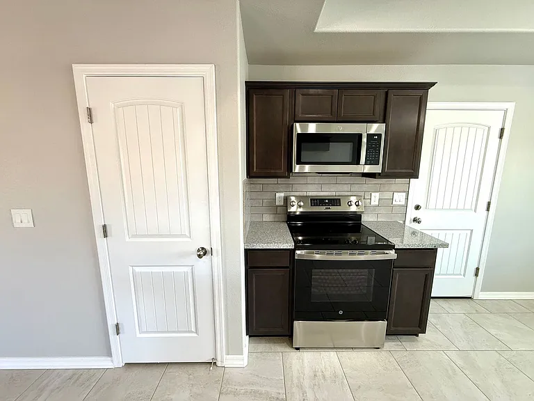 732 Vista Grande Dr — Photo 10