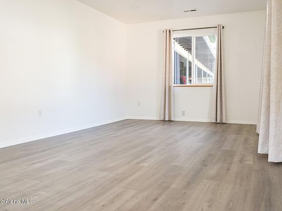 2nd image of 908 E Garden Ave