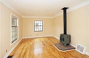 3rd image of 2542 Howard St NE