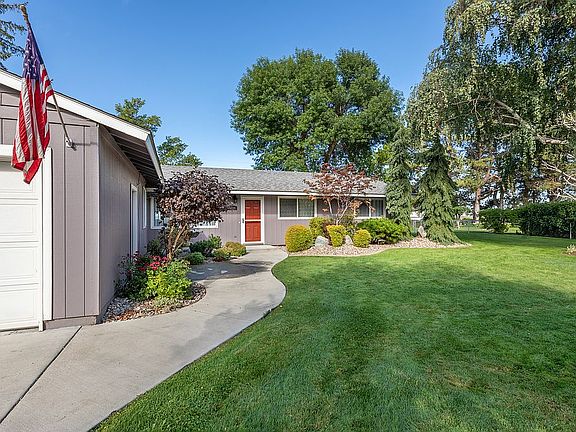 3rd image of 4450 Circle Pl NE