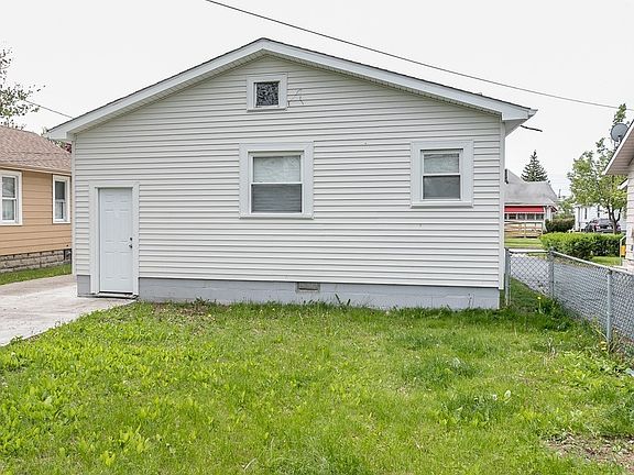 5th image of 19771 Tyronne Ave