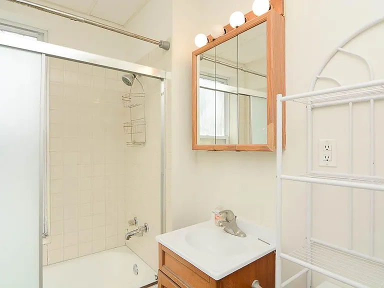 3937 N Wayne Ave #2R — Photo 7