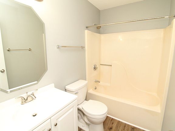 5th image of 583 Anita Dr