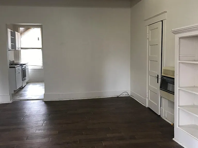 434 N Evergreen St #4 — Photo 3