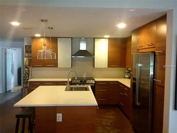 4th image of 925 S Mills Ave