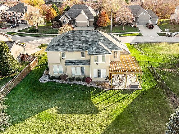 4th image of 704 Willow Dr
