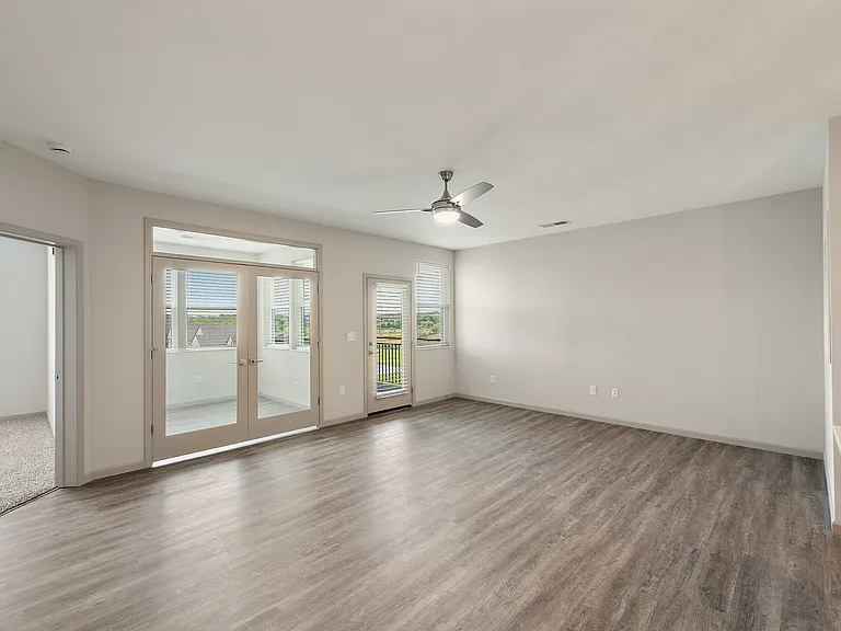 19Nineteen Promenade — Photo 105