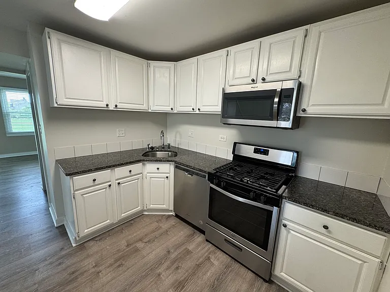 11411 Douglas Ave #C — Photo 4