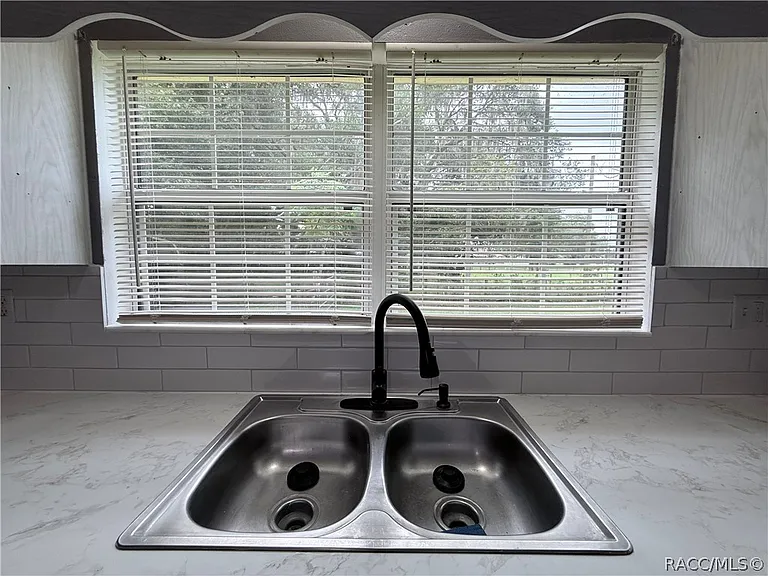 10715 N Northcut Ave — Photo 18