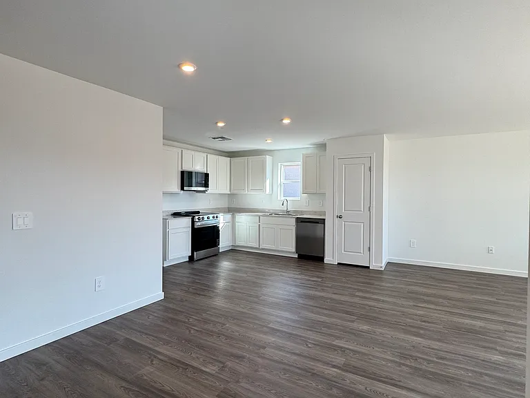 1252 W Flowstone Trl — Photo 2