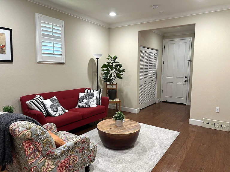496 Rialto Pl — Photo 14