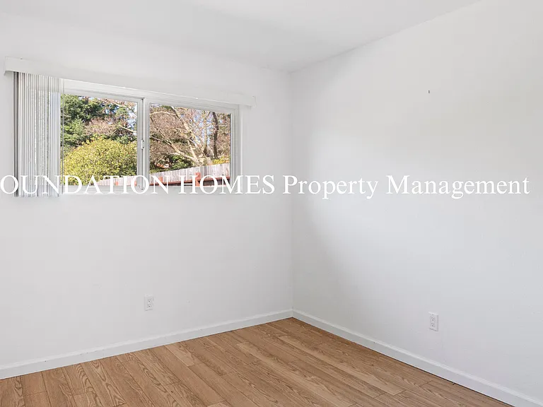 151 Kenwood Ct — Photo 12