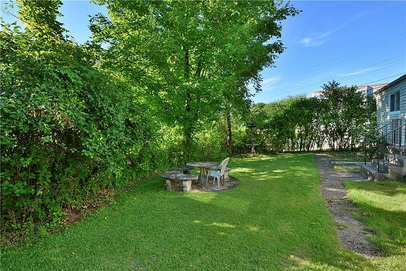 2nd image of 1412 Iroquois Dr