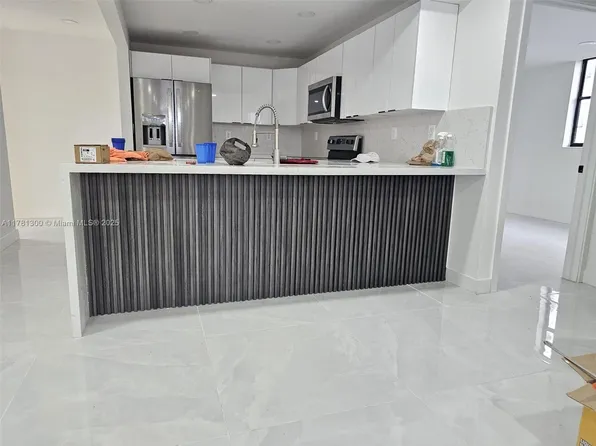 7125 Bay Dr APT 506, Miami Beach, FL 33141