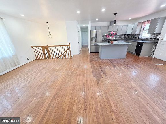 5th image of 6300 Auth Rd
