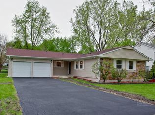 1151 Twisted Oak Ln, Buffalo Grove, IL 60089